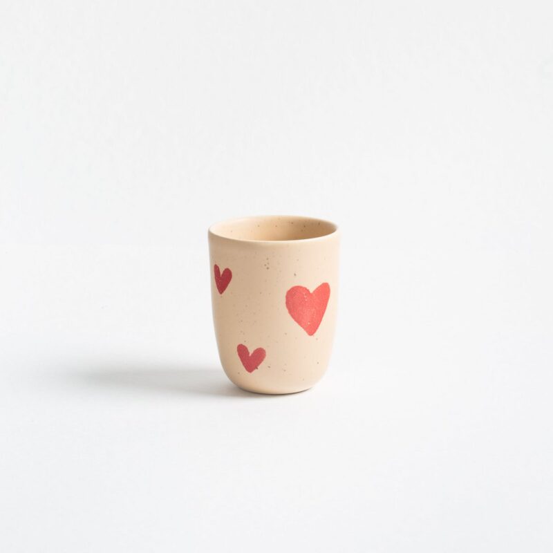 Cozy Hearts Cup Keramik Becher ohne Henkel Tasse Beige mit Herzen 220ml